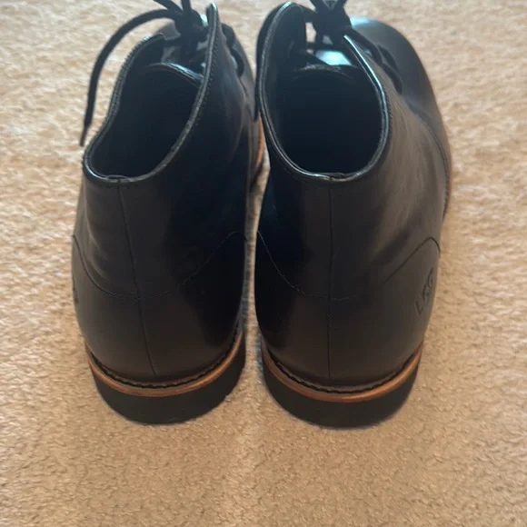UGG Classic Black Leather Men's Shoes - Picture 5 of 10